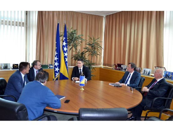 Zamjenik predsjedavajućeg Predstavničkog doma dr. Denis Bećirović razgovarao sa delegacijom Svjetskog saveza dijaspore BiH 